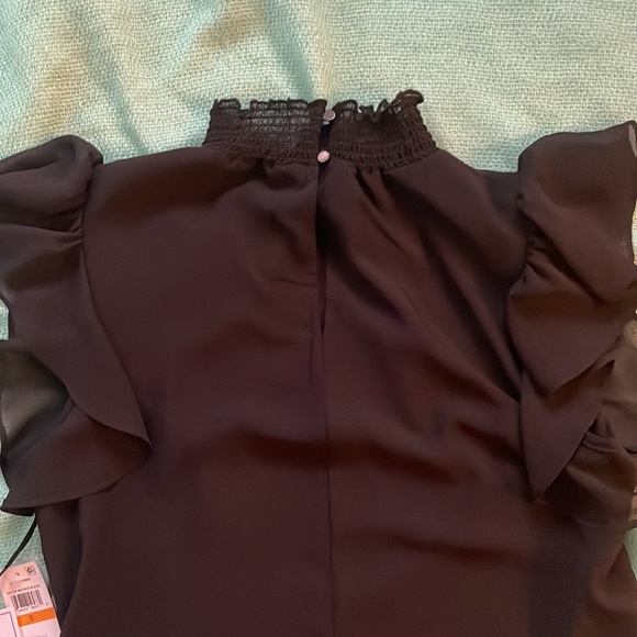 1.STATE
Smocked Flutter-Sleeve Top size S - Picture 3 of 7